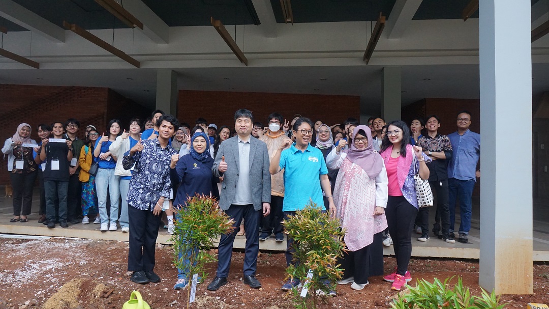 Students Volunteering and Sustainability Discussion, FISIP UI – Pukyong National University